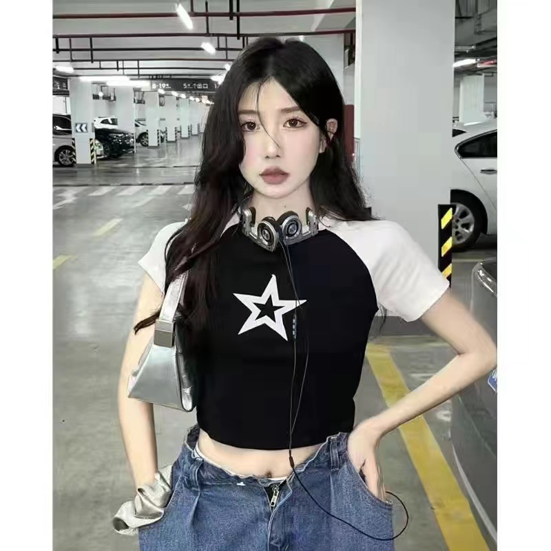 Y2K Her sleeves are still embroidered on her body.