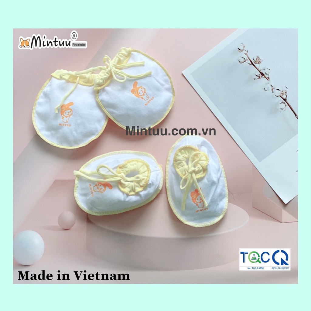 Bộ bao tay chân sơ sinh cho bé cột dây trắng, chất liệu vải 100% cotton, thương hiệu MINTUU