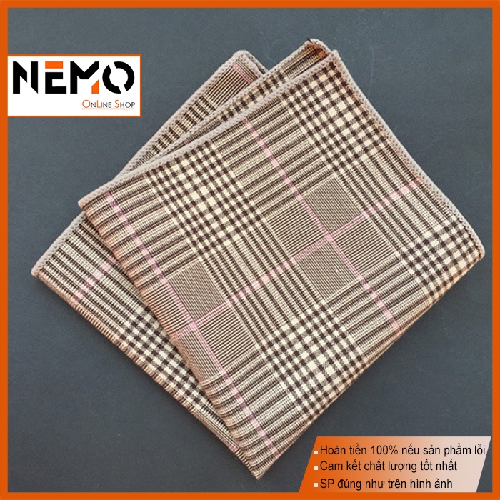 Khăn cài túi áo vest kẻ sọc và kẻ ô vuông chất liệu vải cotton mềm kích thước vừa.