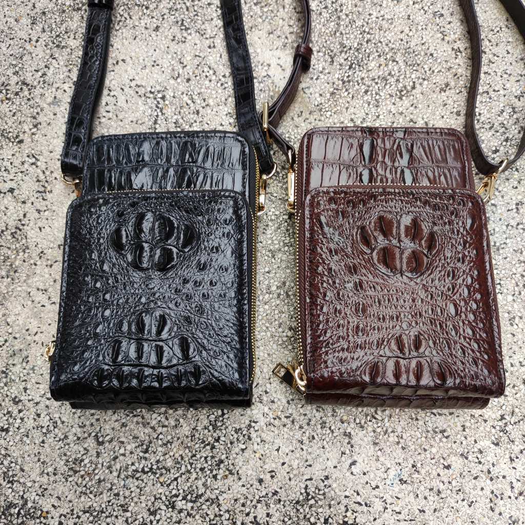Túi đeo chéo Da cá sấu hình vuông nhỏ gọn. Thiết kế 3 khóa nhiều ngăn