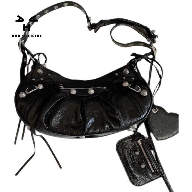Túi xách nữ AHA official phối hàng nút đinh tán thời trang cá tính