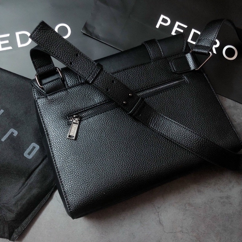 Cặp nam Pedro công sở lịch lãm