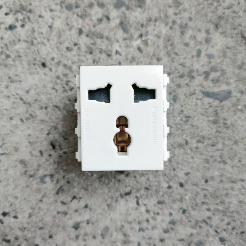 Ổ cắm đa năng có màng che và dây nối đất 16A Panasonic WEV1171SW dòng Wide series