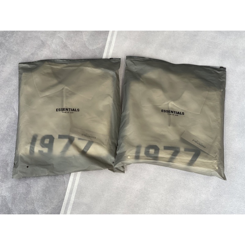 Áo Len Màu Be 1977