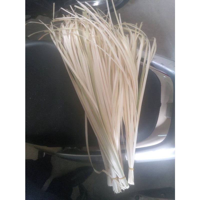 Lạt Giang gói bánh chưng, bánh tét