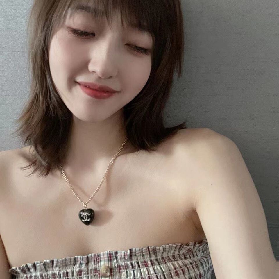 Vòng cổ Mặt Trái Tim Màu Đen Cổ Điển