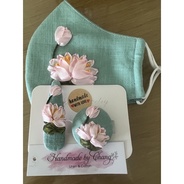 Khẩu trang thêu handmade hoa sen