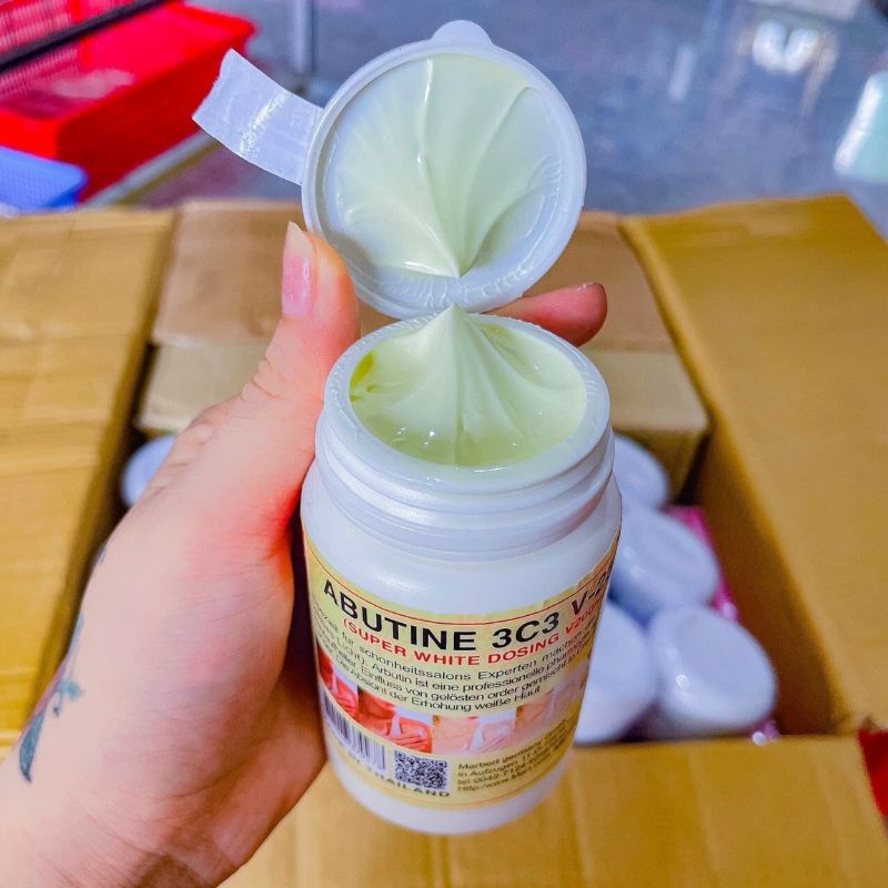 kem kích trắng abutin 3 c 3 .chính hãng chất kem màu vàng nhẹ  mịn