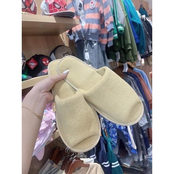 Dép đi trong nhà chuyên dụng chống trơn trượt rất êm và dày dặn dành cho gia đình