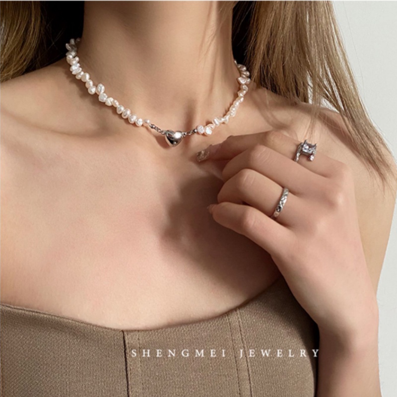 Vòng Cổ Choker Ngắn Xương Đòn Đính Hạt Ngọc Trai Hình Trái Tim Từ Tính Màu Bạc Phong Cách Baroque Cổ Điển Thanh Lịch Cho Nữ