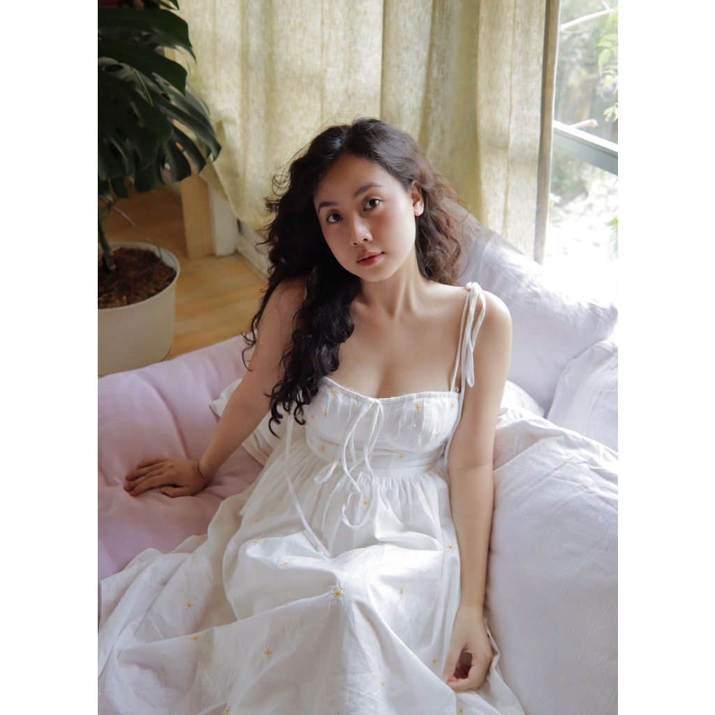 Đầm 2 dây thêu hoa cúp ngực The Country Camilo Daisy vải linen