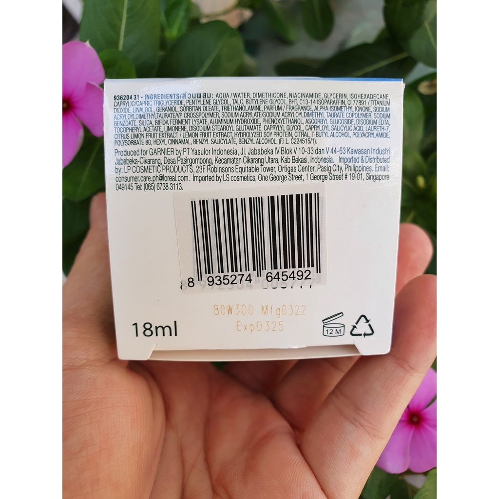 - Mặt nạ ngủ tinh chất sữa chua sáng da BAN ĐÊM GARNIER