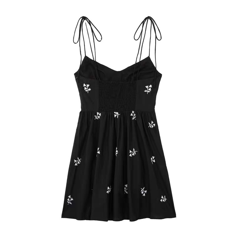 Đầm xoè hoa thêu đen hàng TQ