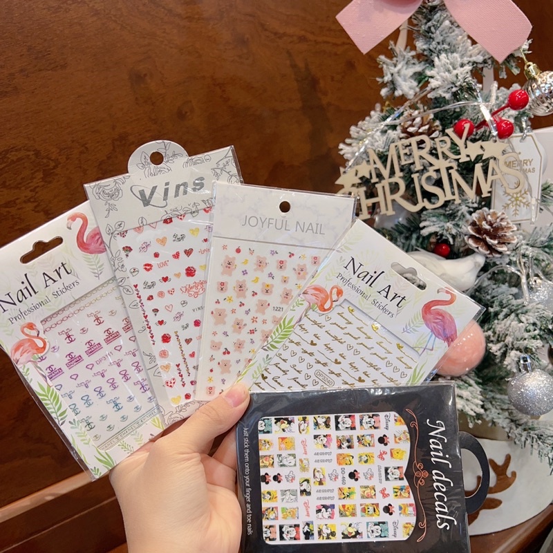 Tặng 1 sticker ngẫu nhiên