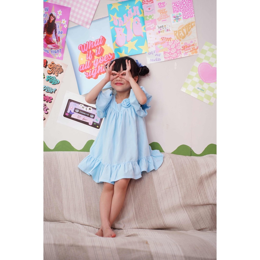 Váy Đầm Bé Gái Babydoll Màu Trắng Voan Hoa Cài Cổ Vuông - M174, M175, M176