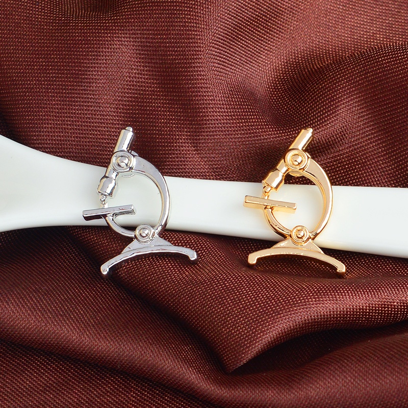 Trâm Cài Áo Hình Kính Hiển Vi Sáng Tạo