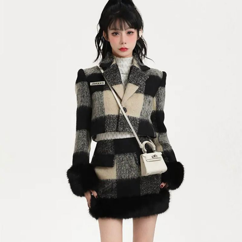 Set đầm dạ lông kẻ caro tay viền bông trắng. Set vest đầm croptop kẻ caro