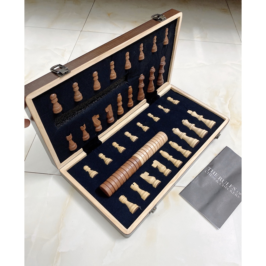 Bàn cờ vua nam châm bằng gỗ óc chó cao cấp kích thước 39x39 cm