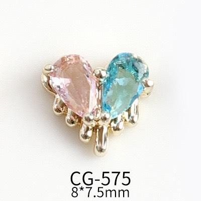 Charm nail mẫu mới trái tim đính đá phối màu hot trend 2023
