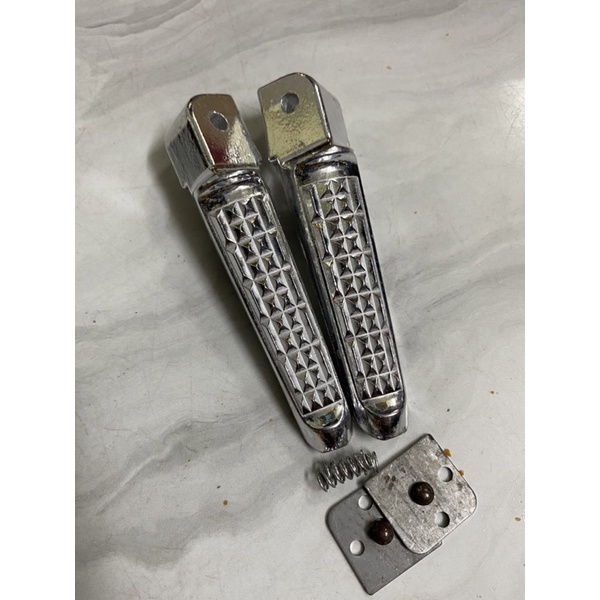 Bộ 2 gác chân nhôm xếp titan gắn xe máy