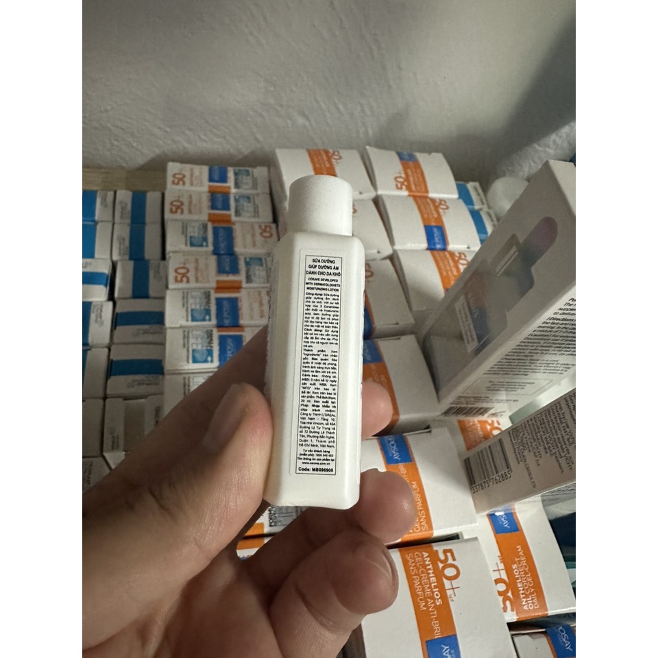 Sữa rửa mặt CeraVe dành cho da thường và da dầu CeraVe Foaming Facial Cleanser 20ml