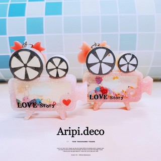 Móc khóa Resin Máy Quay Phim Handmade MadeByAripi / Làm theo yêu cầu / Thủ công