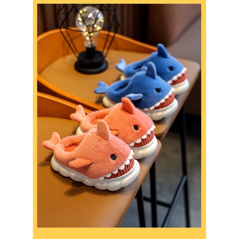 Dép sục bông hình cá mập cho bé yêu
