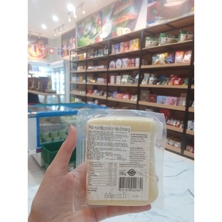 phomai mozzarella hiệu emborg 200g