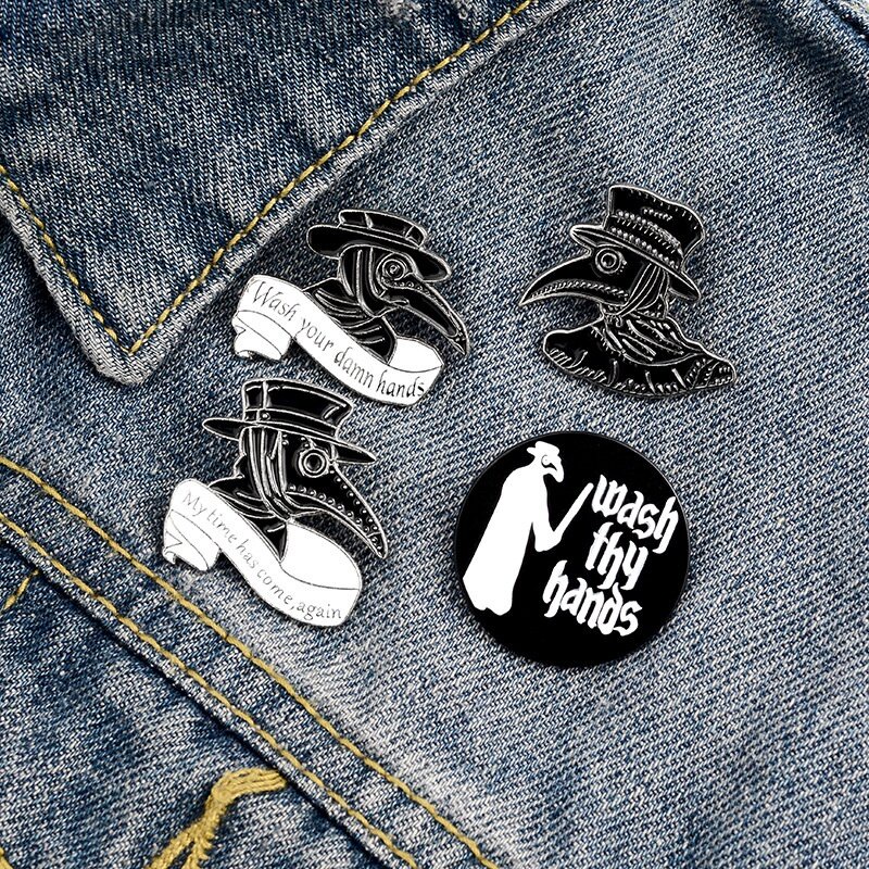 Huy Hiệu Cài Áo Hình Bác Sĩ Beak Độc Đáo