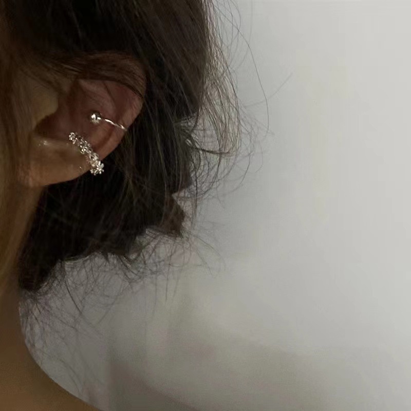 Set 2 Khuyên Kẹp Vành Tai Hình Quả Bóng Kim Loại Thời Trang Cho Nữ 2023