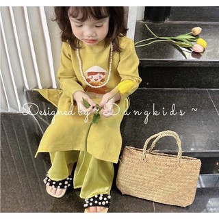 Áo dài cô gái đội nón bé gái