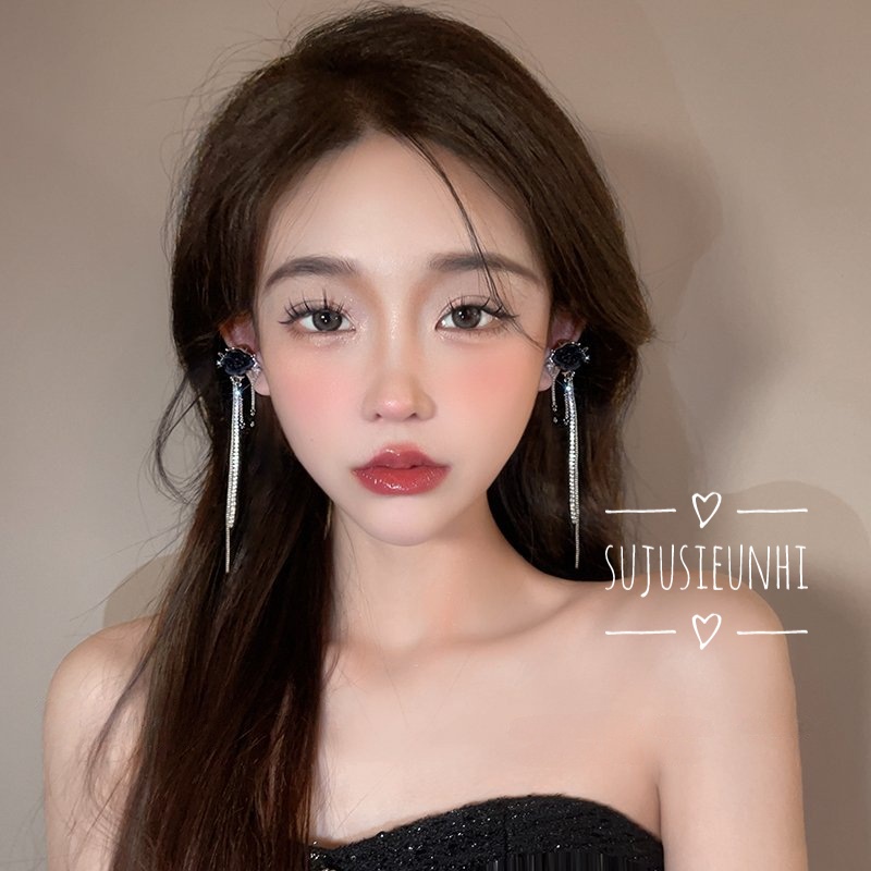 (KHÔNG XỎ) Khuyên tai hoa hồng đen có tua rua dây dài quý phái