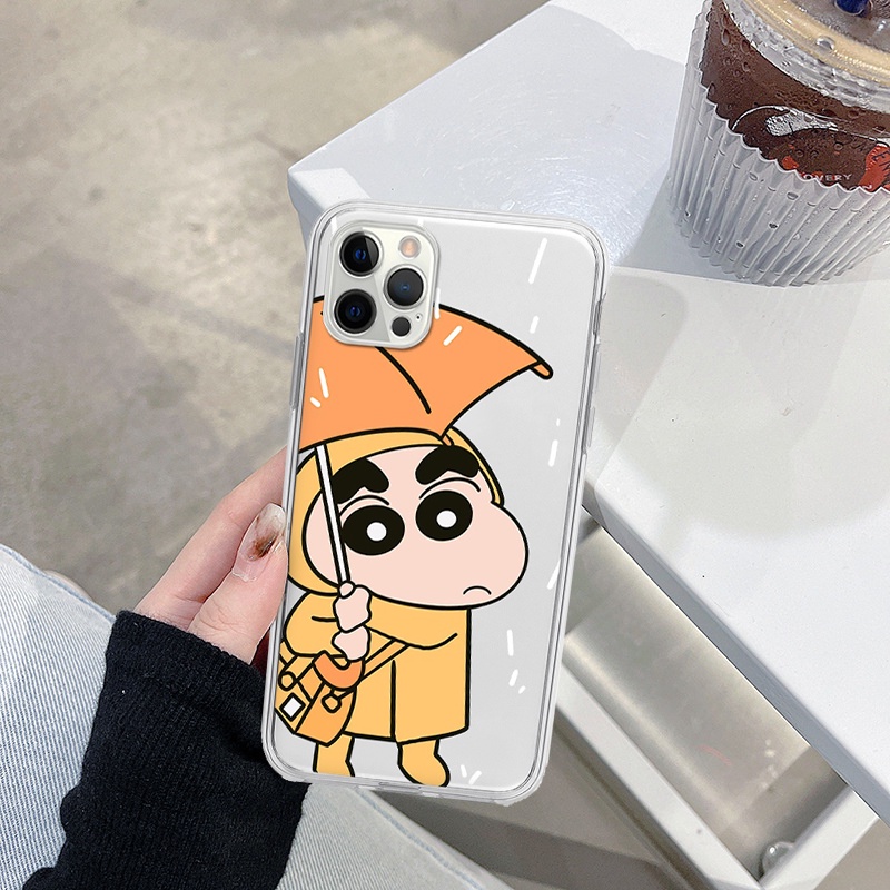 Ốp điện thoại iphone Shin - cậu bé bút chì đội mưa cạnh vuông cho 6/6splus/7/7plus/8/8plus/x/xr/xs/11/12/13/14/pro/max