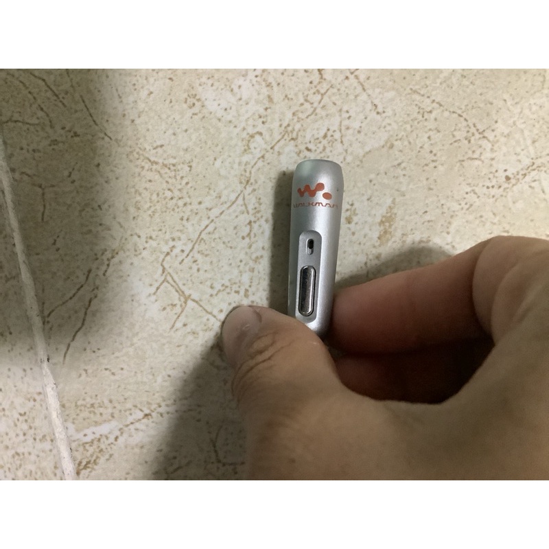 dây chuyển đổi chân cắm sạc máy nghe nhạc sony Walkman sang cổng aux