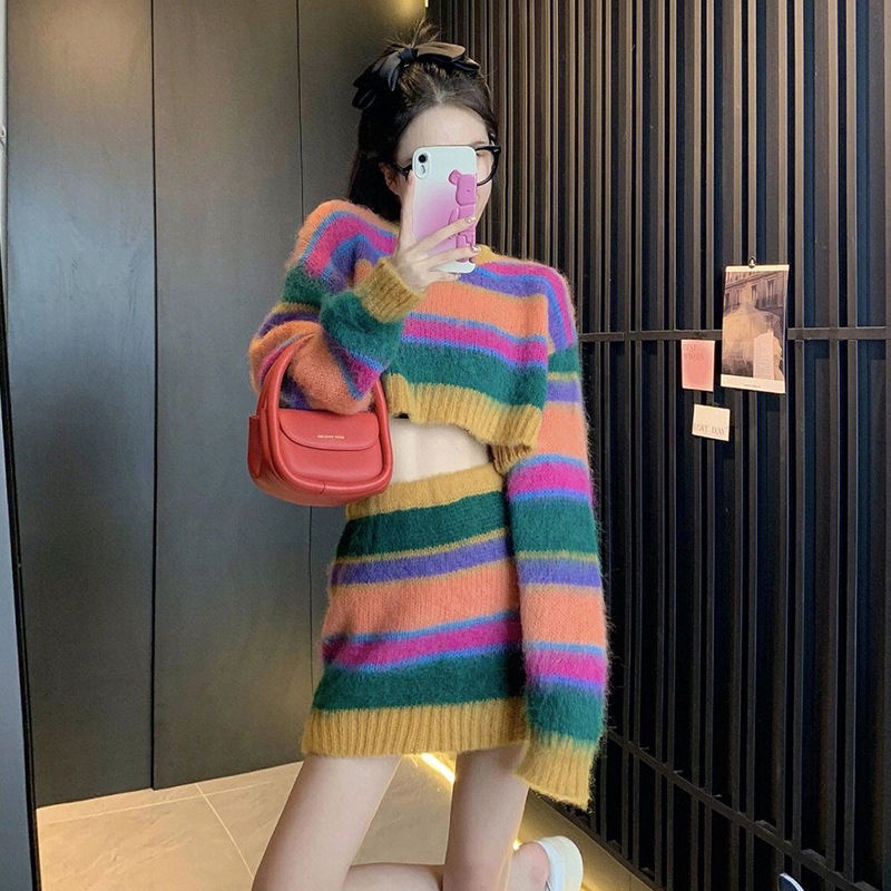 Bộ Áo Sweater Dệt Kim Dáng Ngắn Phối Chân Váy Ôm Hông Kẻ Sọc Kiểu Vintage Pháp Thời Trang Thu Đông Cho Nữ