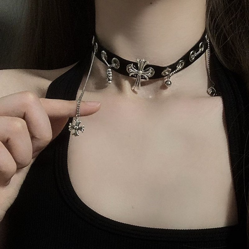 Vòng Cổ Choker Da Ngắn Màu Đen Phối Mặt Thánh Giá Phong Cách Retro