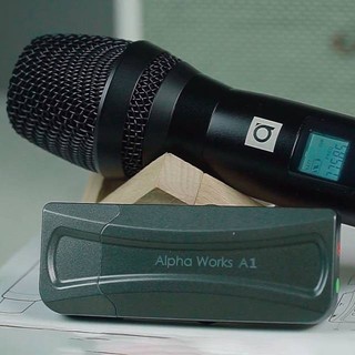 Micro karaoke không dây alpha works a1 phạm vi 15m, chống ồn, khử nhiễu - b.hành 12 tháng