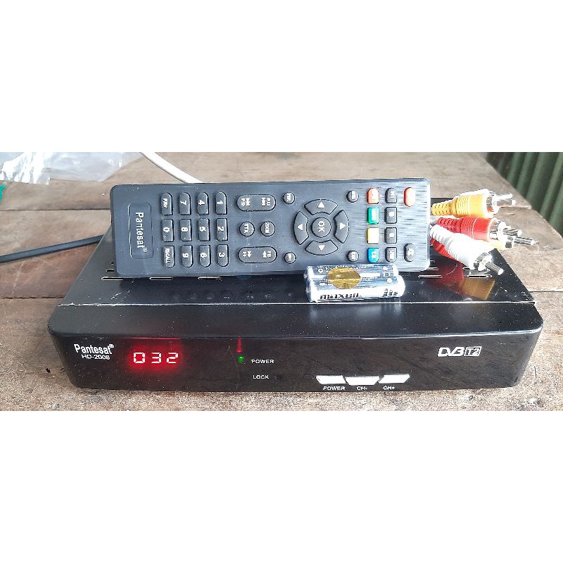 Đầu thu mặt đất Pantesat HD-2008 DV3 T2 củ còn sài tốt xem đài HD rõ nét gồm đầu thu,dây AV 6 đầu,dâ