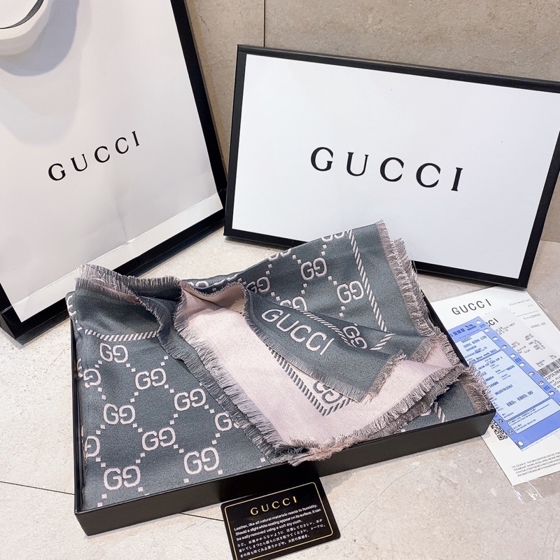 Khăn choàng gấm tằm phong cách GC sang trọng dành cho nữ