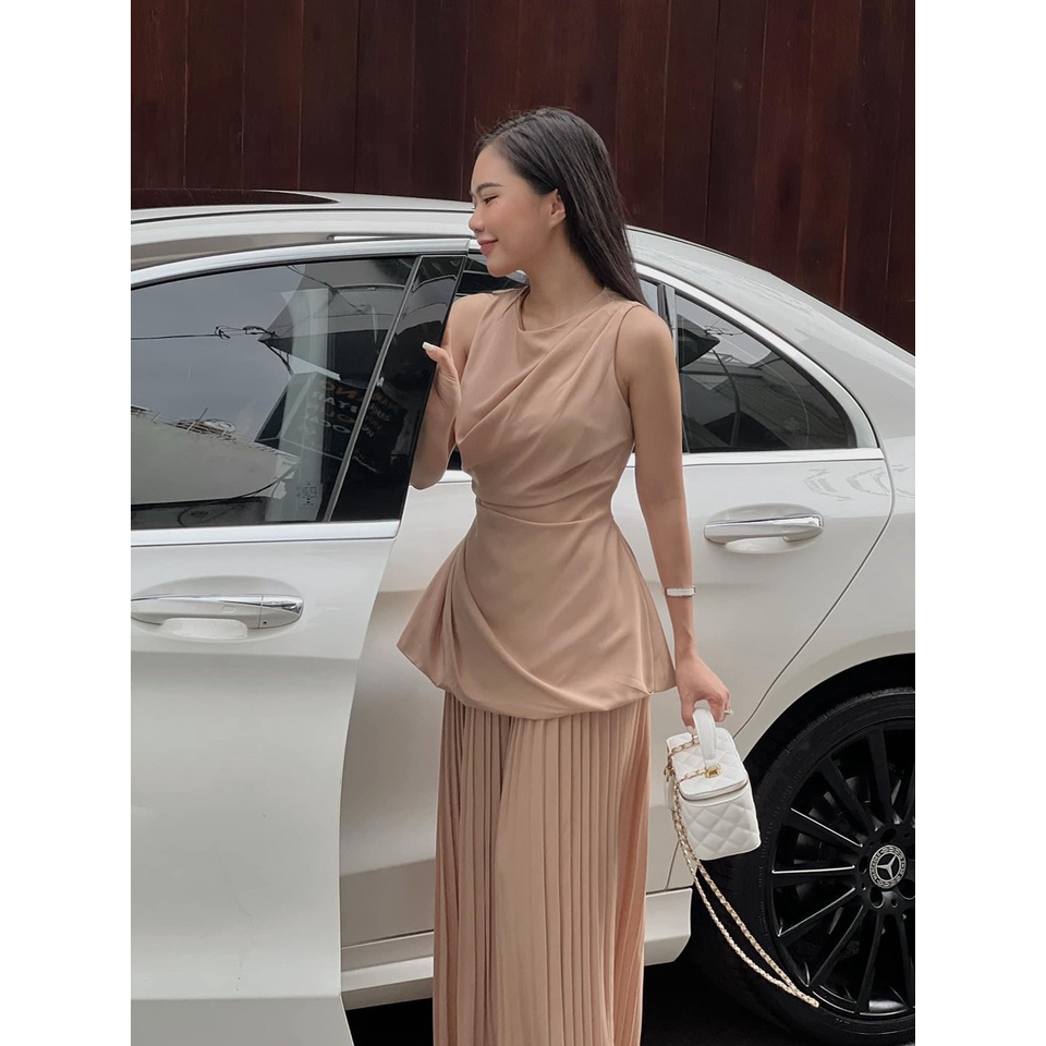 Set kate dập ly . Có 1 màu. KÈm hình chụp thật 100%. Size dưới 54kg vừa. Đơn giản mà đẹp. Mua nhanh kẻo hết nha