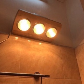 Đèn sưởi nhà tắm 3 bóng, 2 bóng bảo hành 2 năm