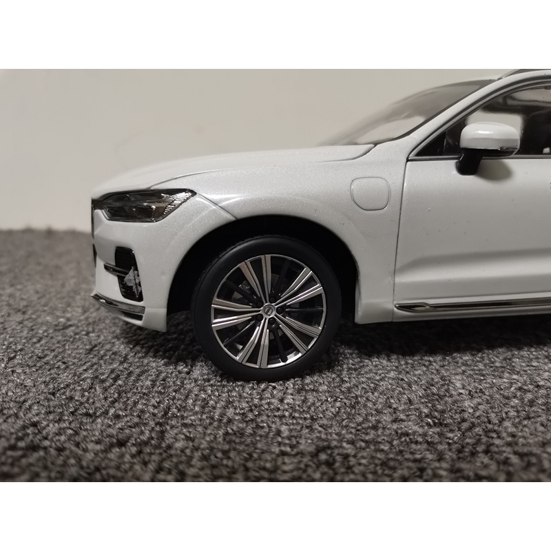 Mô hình xe Volvo XC60 tỉ lệ 1:18
