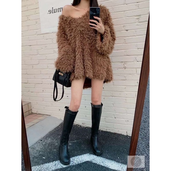 Áo lông nâu giấu quần