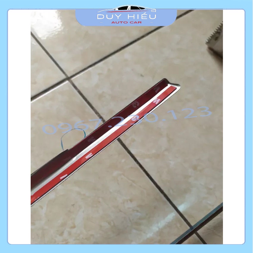 Nẹp viền chân kính Suzuki XL7 inox 304 mới nhất