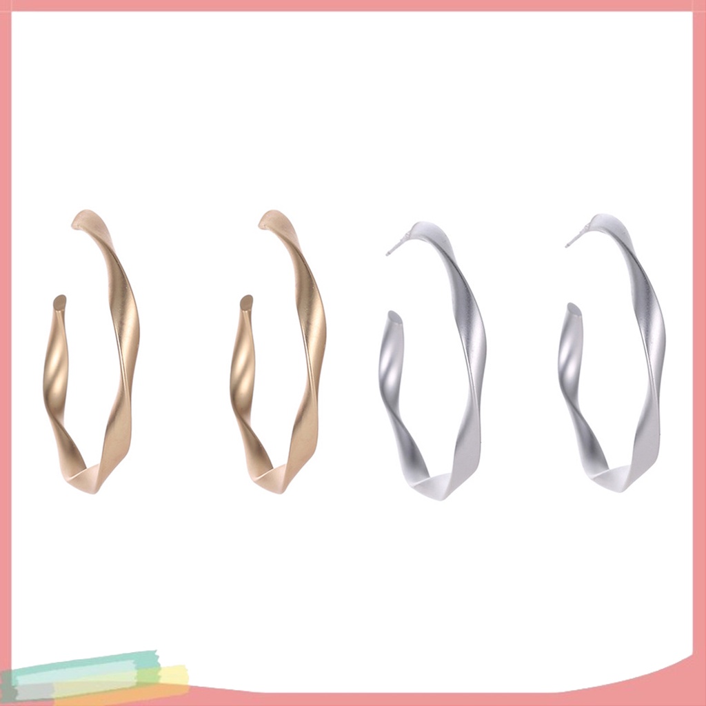 Khuyên tai dạng tròn phong cách thời trang cho phái nữ