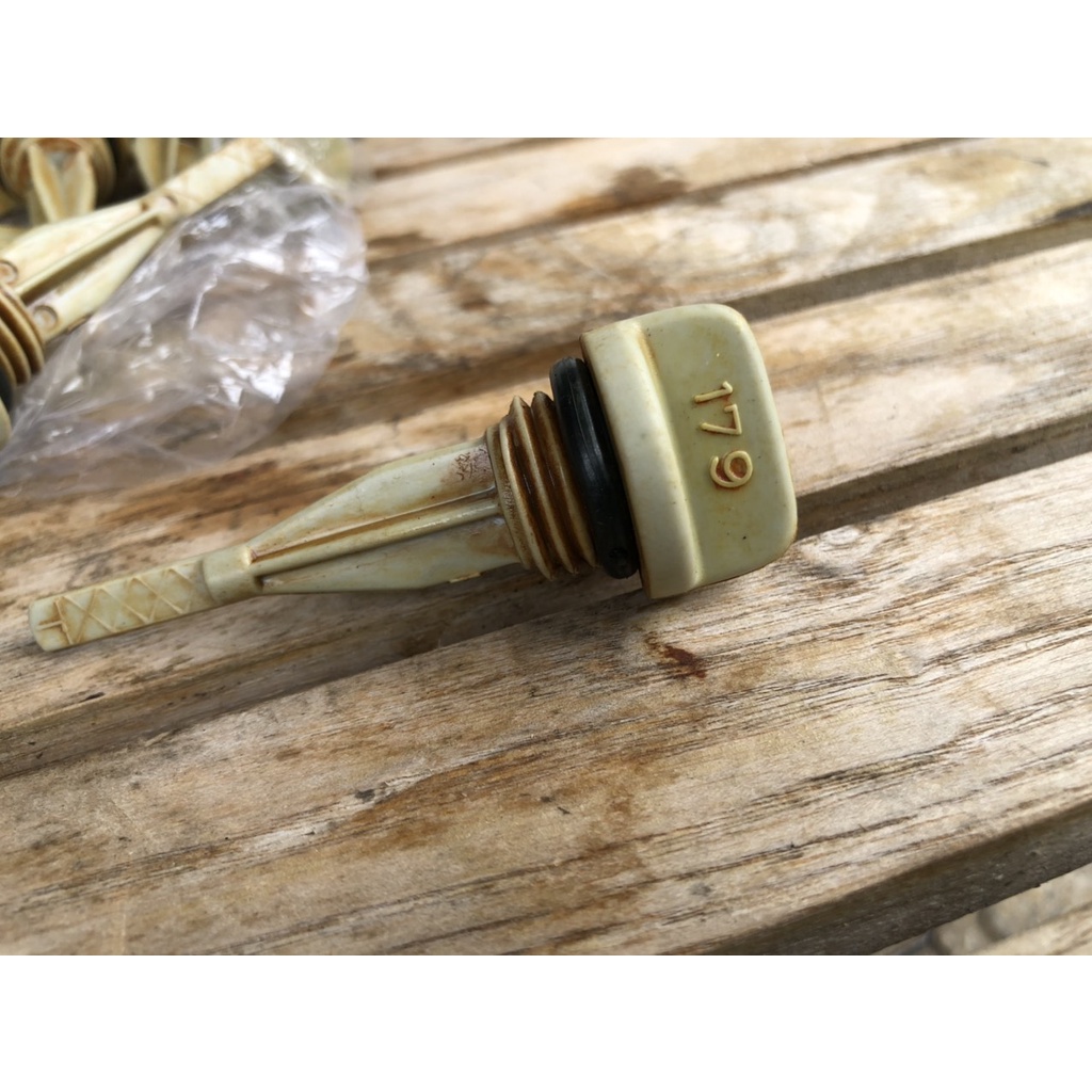 Cây ty thăm nhớt hàng giả zin rất đẹp cho xe honda 67-68-72- ngã màu vàng đẹp