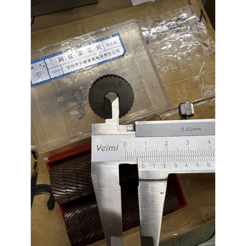 Cán lăn nhám chéo , tạo nhám caro, cán thân 20x20mm