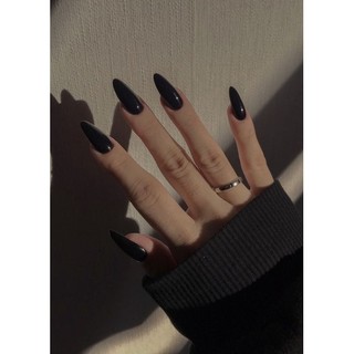 Nailbox móng úp đen trơn , trắng trơn basic.
