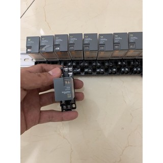 Rơ le trung gian Schneider kèm đế