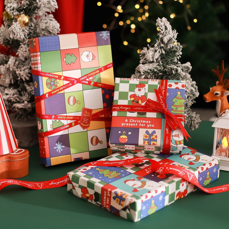 GIẤY GÓI QUÀ KÈM TÚI ĐỰNG QUÀ GIÁNG SINH, NOEL HỌA TIẾT XINH XẮN